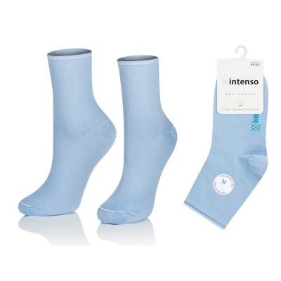 Intenso beztlakové bavlněné vysoké dámské ponožky - světe modré